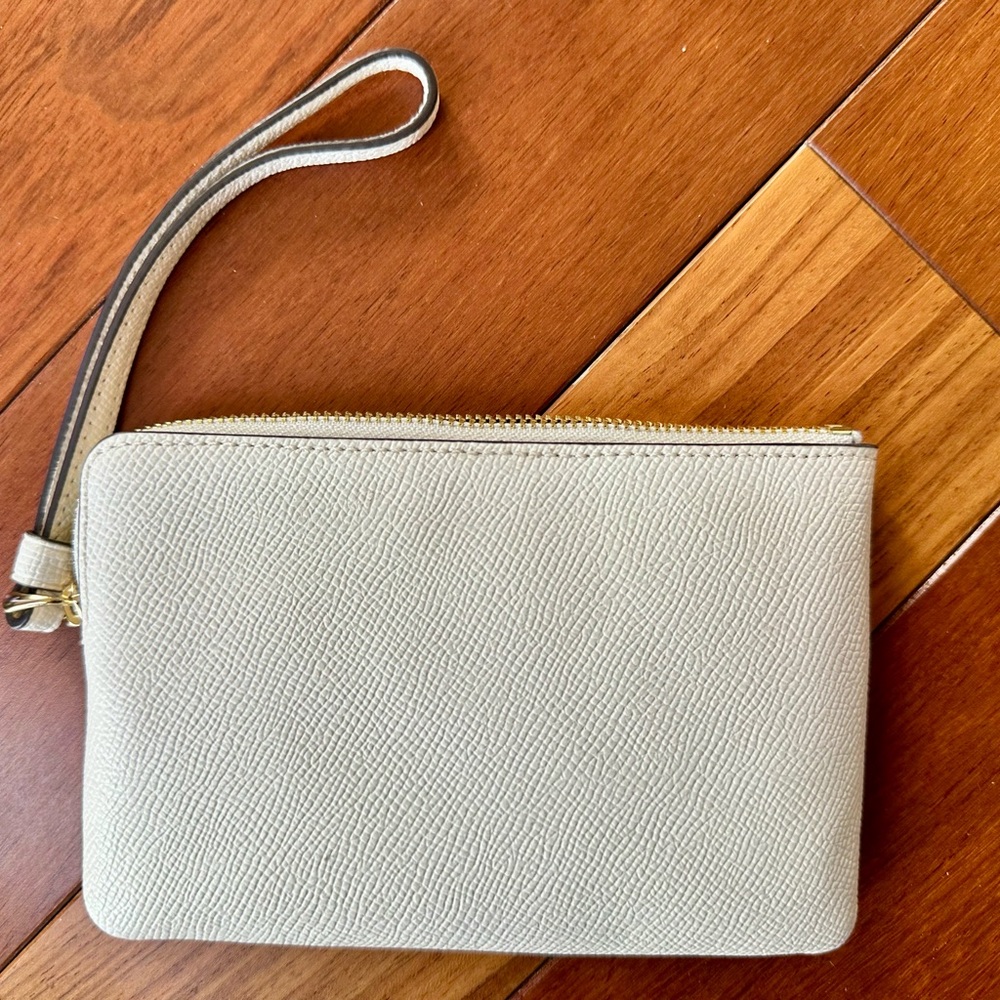 Coach Ivory Pebbled Leather Wristlet NWT - Picture 10 of 10